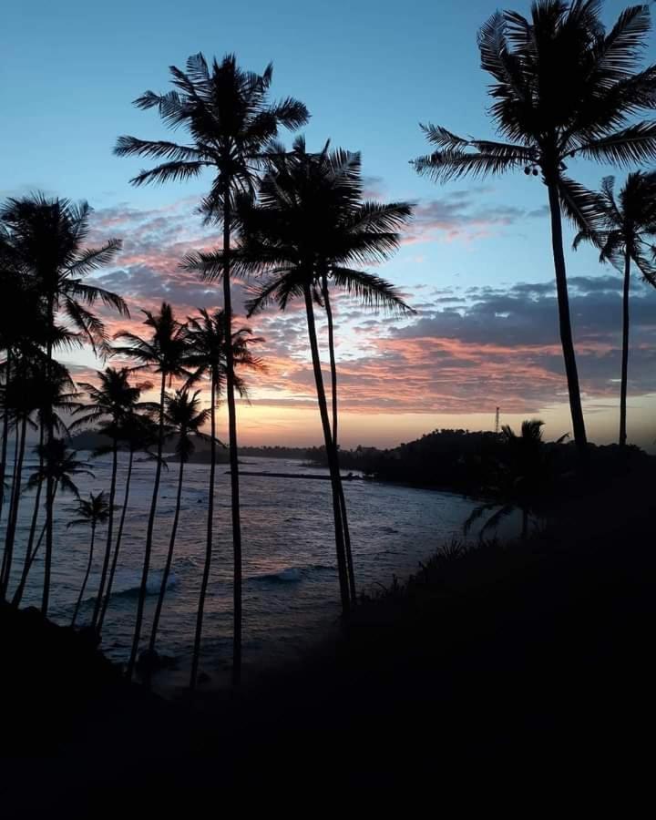 Отель Coconut Reach Мирисса Экстерьер фото
